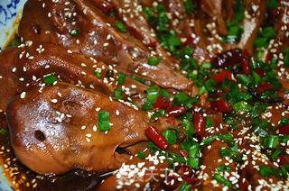 麻辣鸭头的做法视频,一招解锁美味秘诀